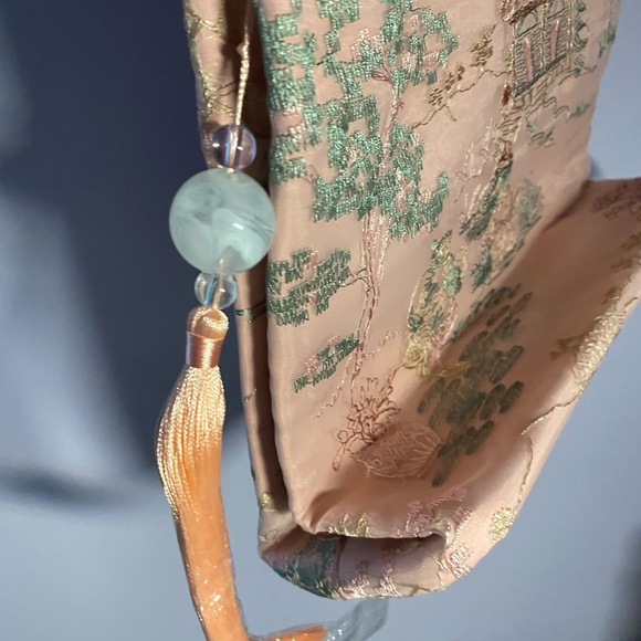 Elegant Cream Crossbody Bag with Asian Print - Picture 3 of 7